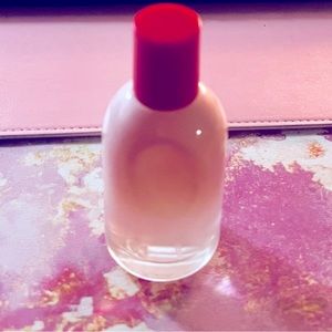 Glossier YOU - Eau de Parfum -Sprayed once- did not like the scent for me.